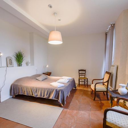 Gite Manzana Au Chateau Lavalade 卡斯特尔萨拉桑 外观 照片