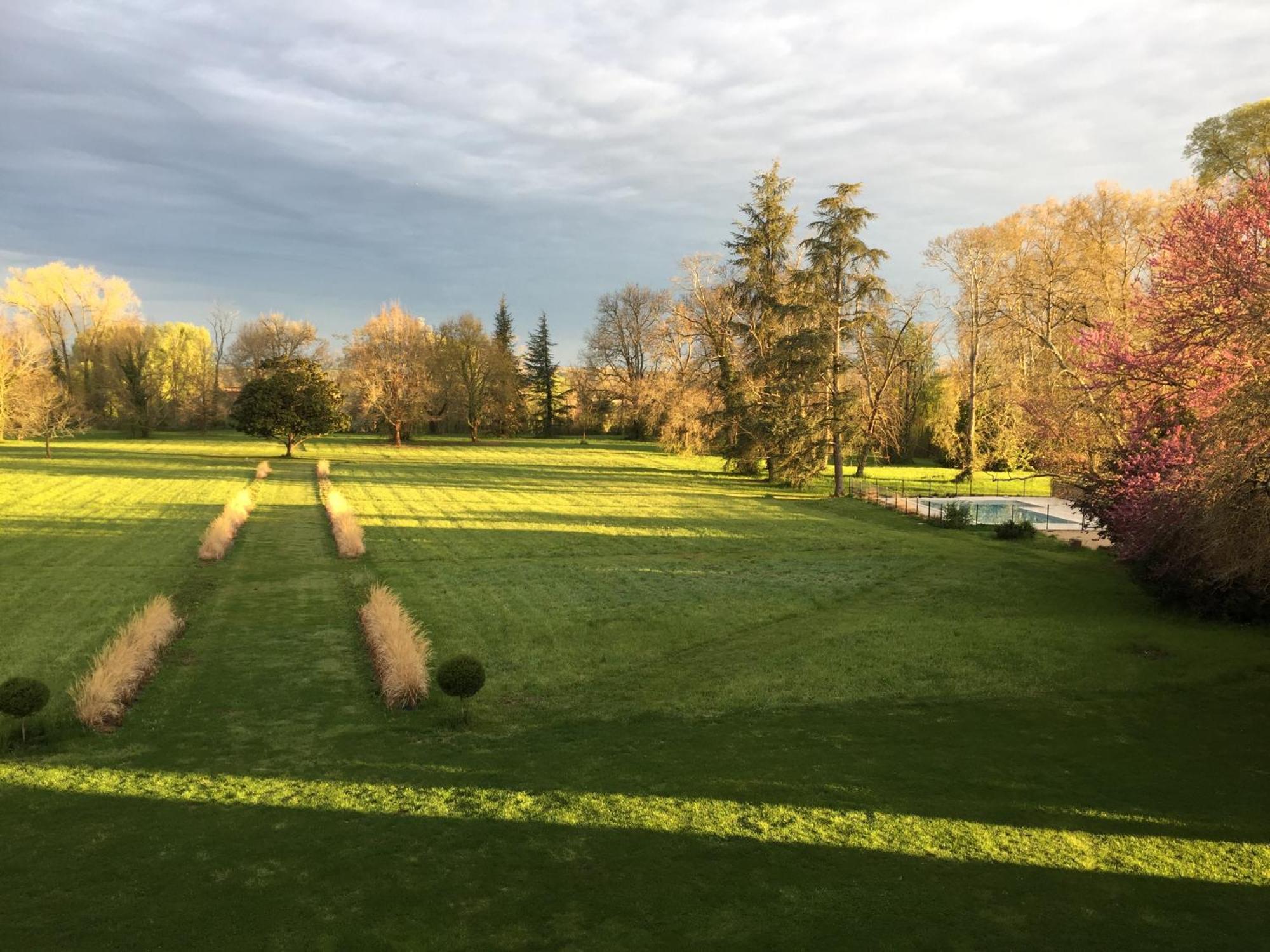 Gite Manzana Au Chateau Lavalade 卡斯特尔萨拉桑 外观 照片