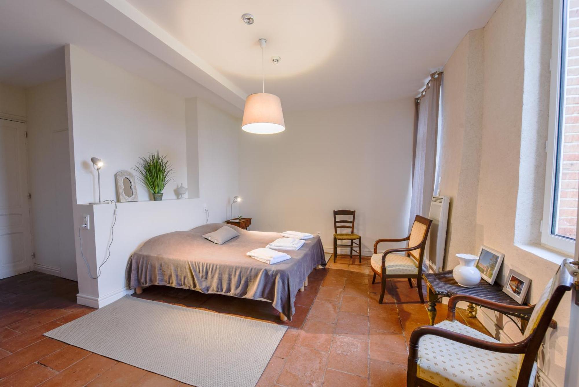 Gite Manzana Au Chateau Lavalade 卡斯特尔萨拉桑 外观 照片