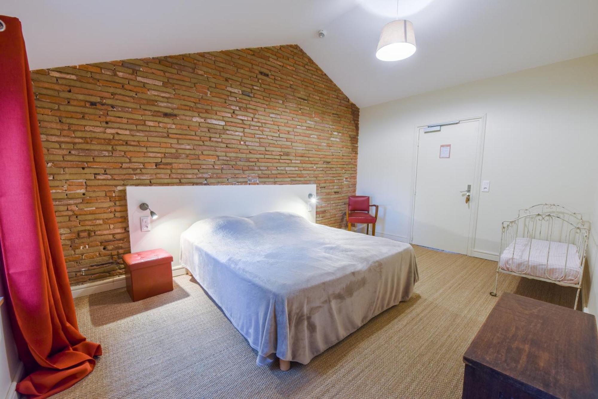Gite Manzana Au Chateau Lavalade 卡斯特尔萨拉桑 外观 照片