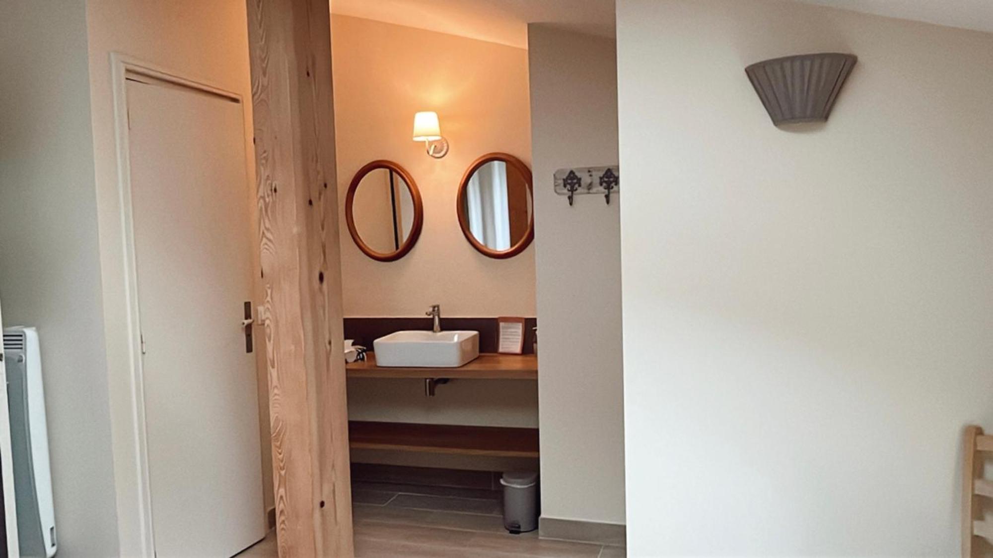 Gite Manzana Au Chateau Lavalade 卡斯特尔萨拉桑 外观 照片