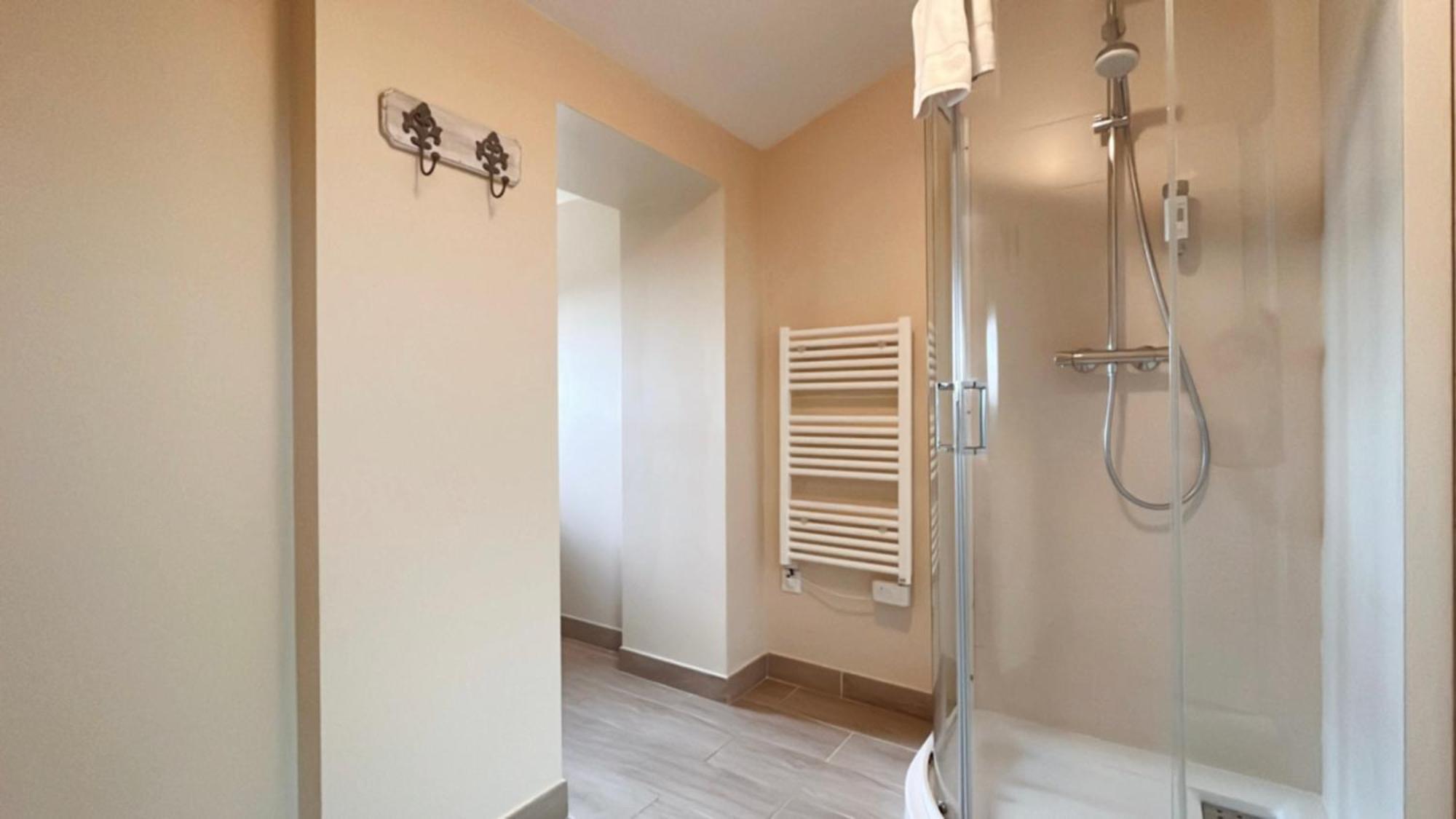 Gite Manzana Au Chateau Lavalade 卡斯特尔萨拉桑 外观 照片