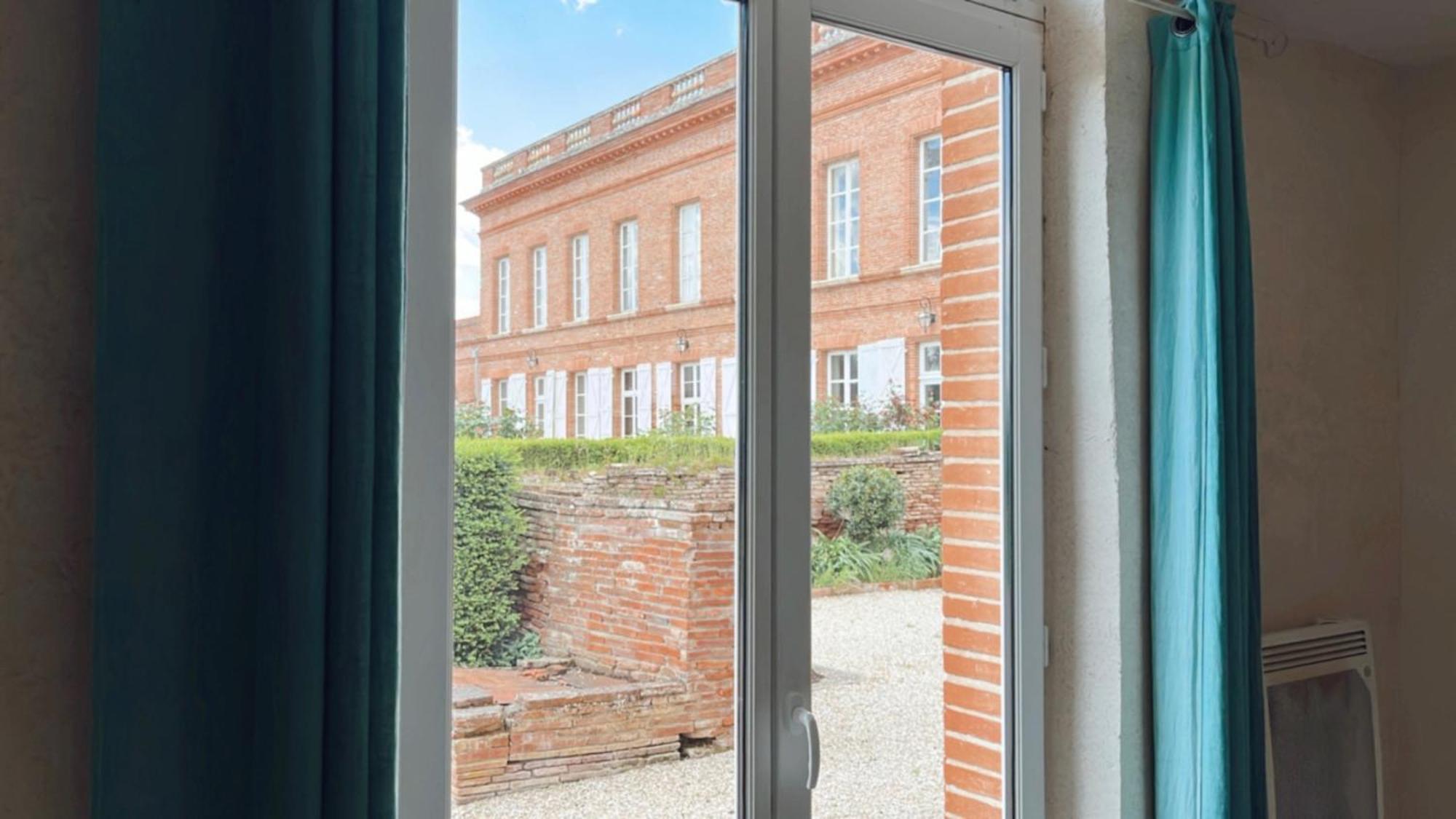 Gite Manzana Au Chateau Lavalade 卡斯特尔萨拉桑 外观 照片