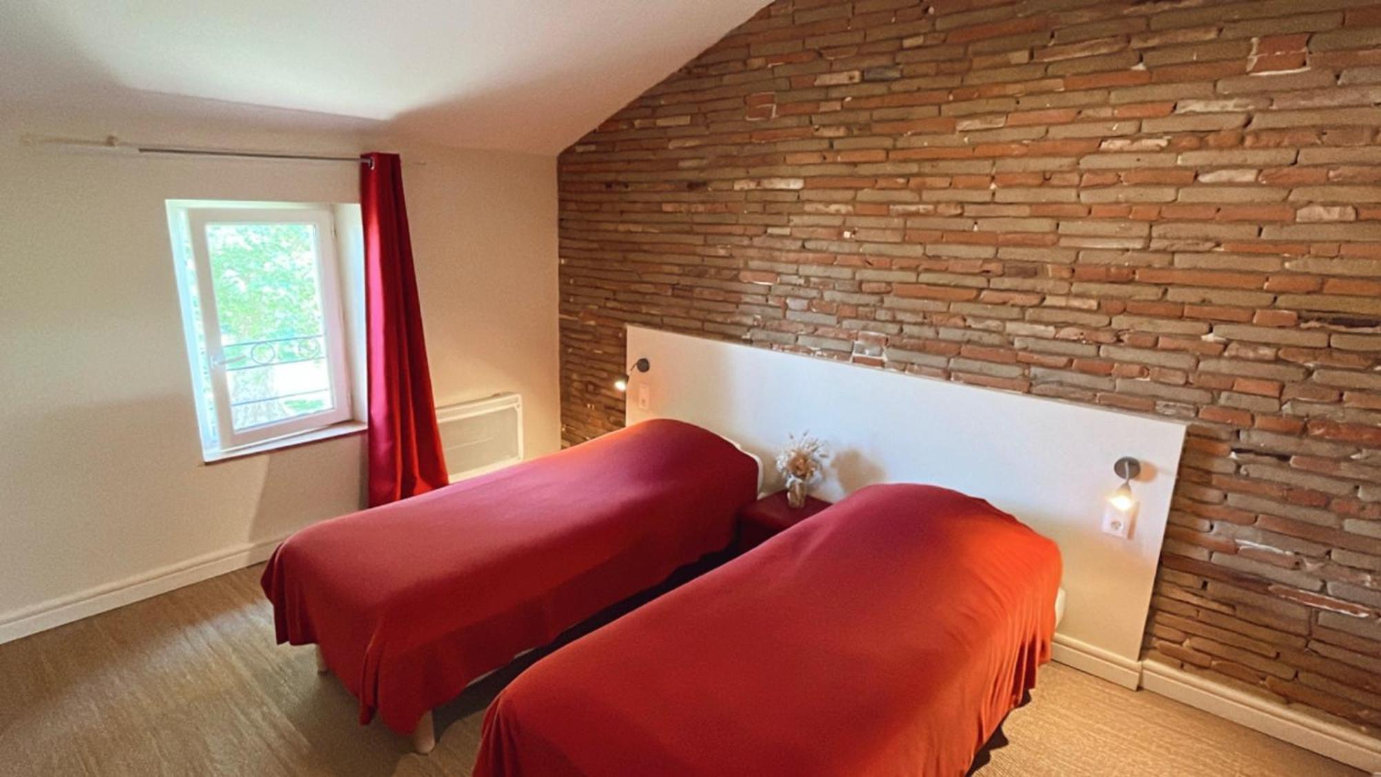 Gite Manzana Au Chateau Lavalade 卡斯特尔萨拉桑 外观 照片